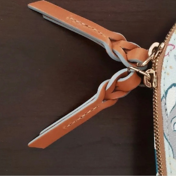 🎉HP🎉 Disney Dooney And Bourke Snow White Flower And Garden 2023 Satchel Bag - Picture 6 of 14